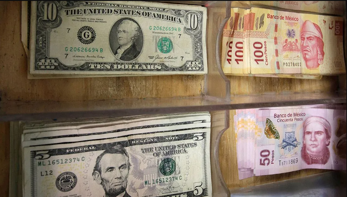 Peso mexicano avanza por debilidad de dólar, perfila cuarta alza semanal