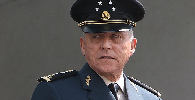 Por riesgo de fuga, Juez niega libertad bajo fianza a Salvador Cienfuegos