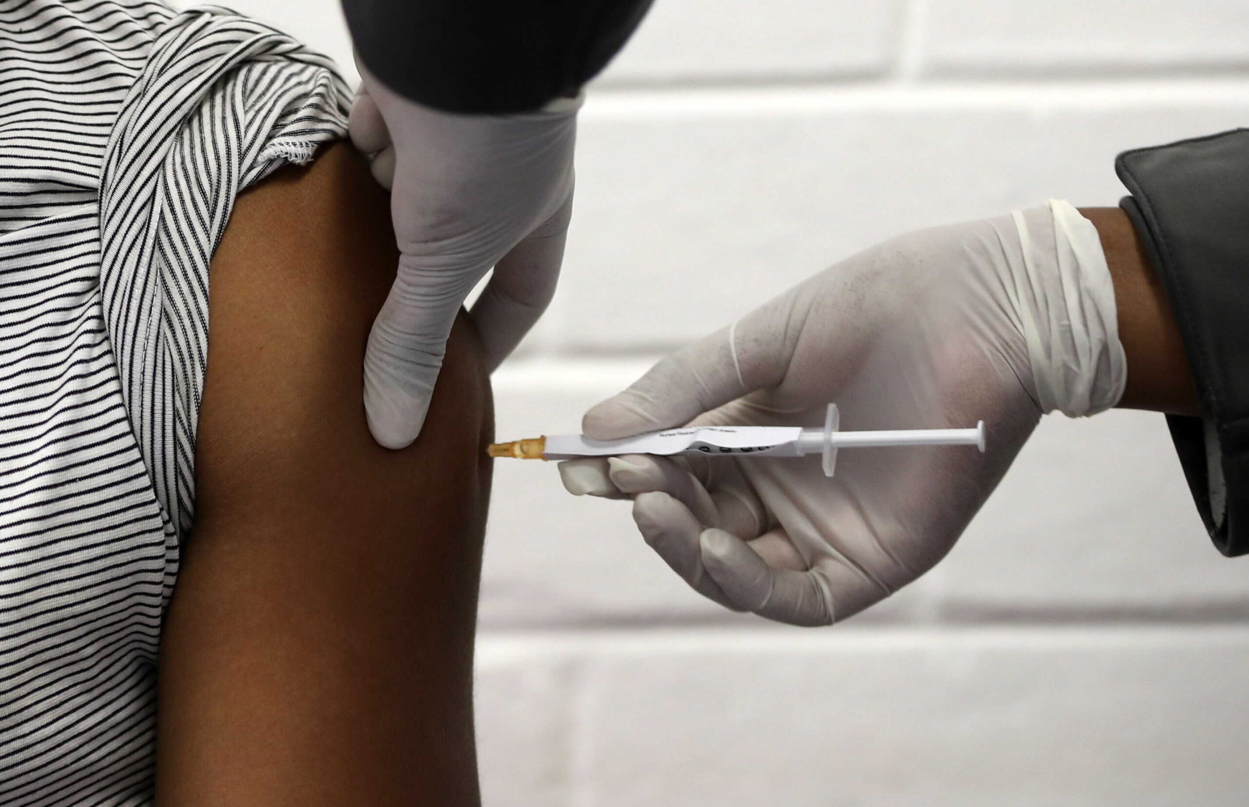 EU espera vacunar a partir del 12 de diciembre y abatir la pandemia en mayo