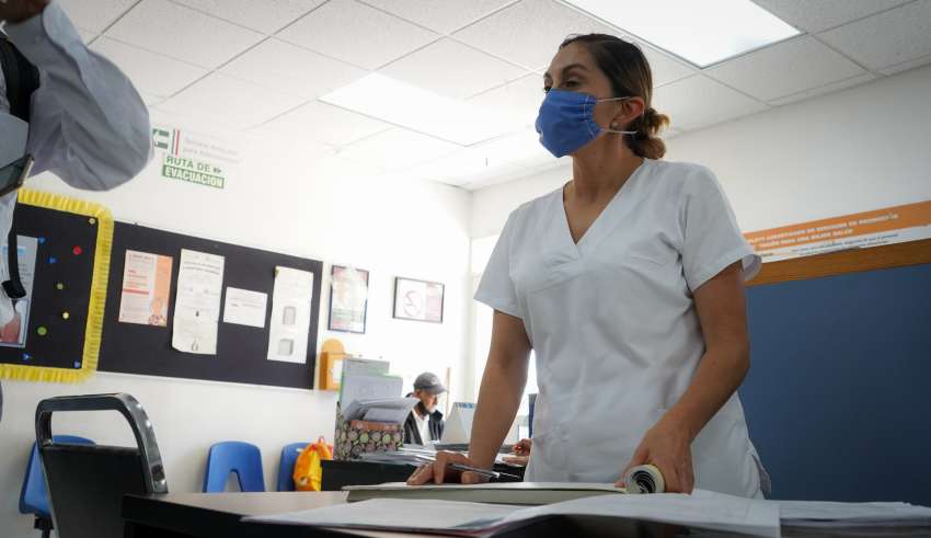 Basifica SSJ a mil médicos y enfermeras