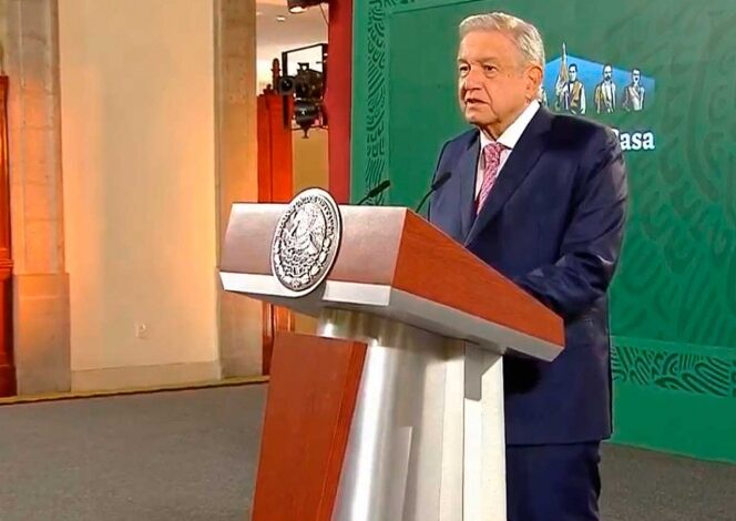 ‘Estamos de pie y en lucha’: López Obrador al regresar a ‘mañaneras’