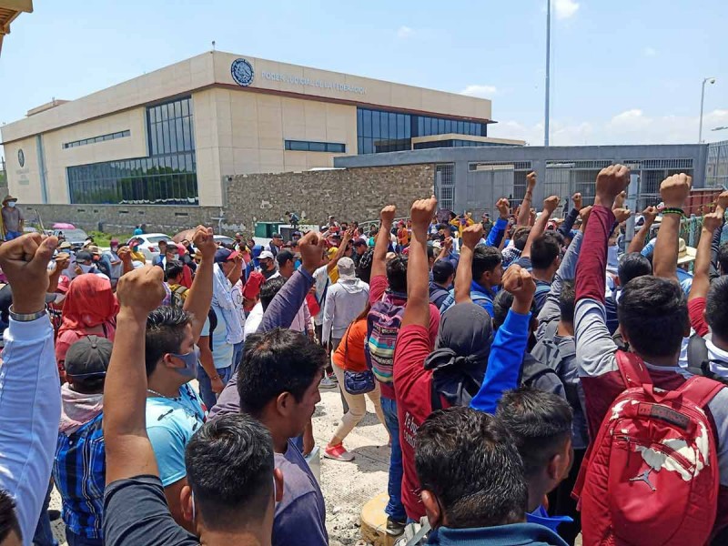 Vinculan a proceso a 19 normalistas de Mactumactzá, pero quedan en libertad