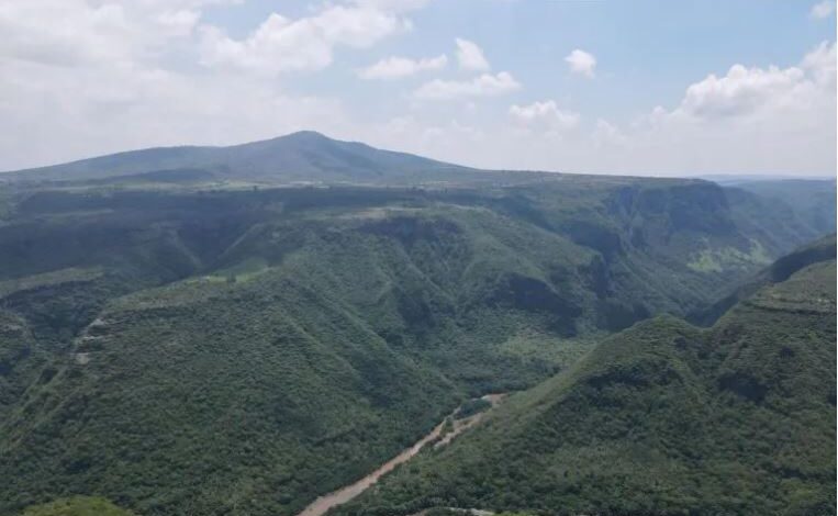 Rescatan a hombre extraviado en la Barranca de Huentitán