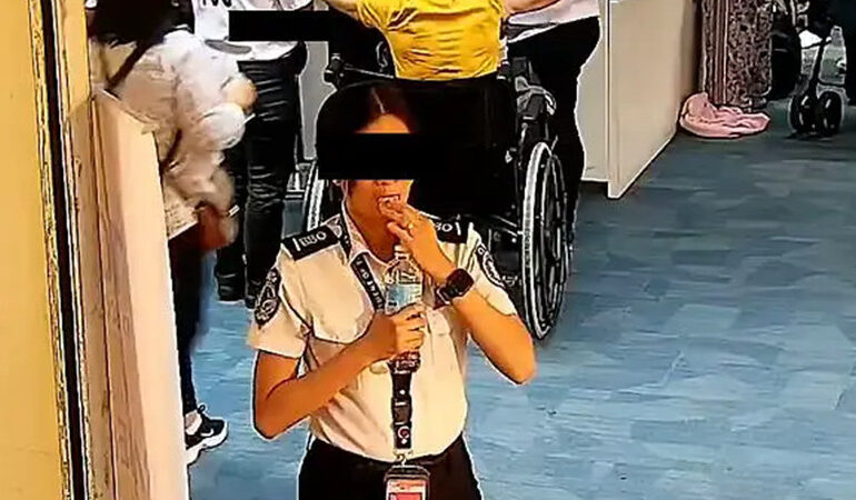 Oficial del aeropuerto filipino Ninoy Aquino suspendida por tragarse 300 Dólares de una pasajera