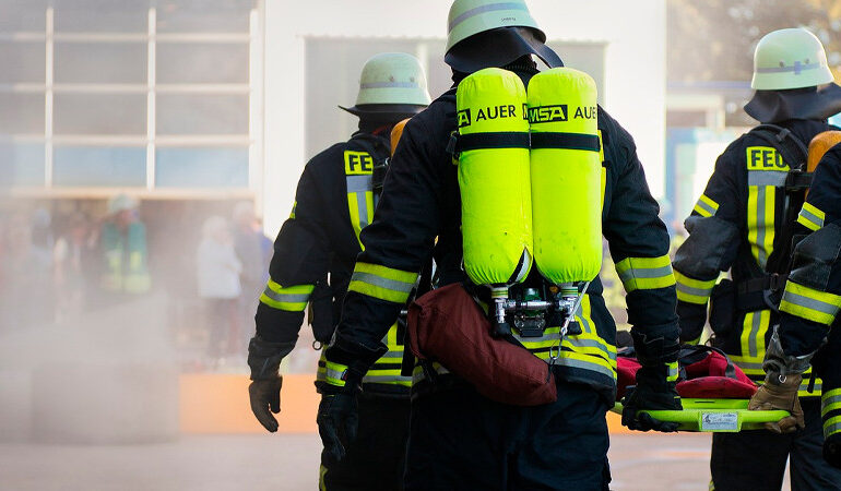 Incendio de centro comercial en Pakistán deja saldo de 11 personas muertas