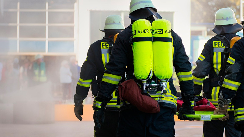 Incendio de centro comercial en Pakistán deja saldo de 11 personas muertas