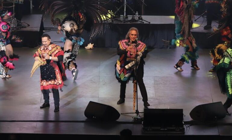 La cumbiamanía de Los Askis y Yaguaru llenó de baile al Auditorio Nacional
