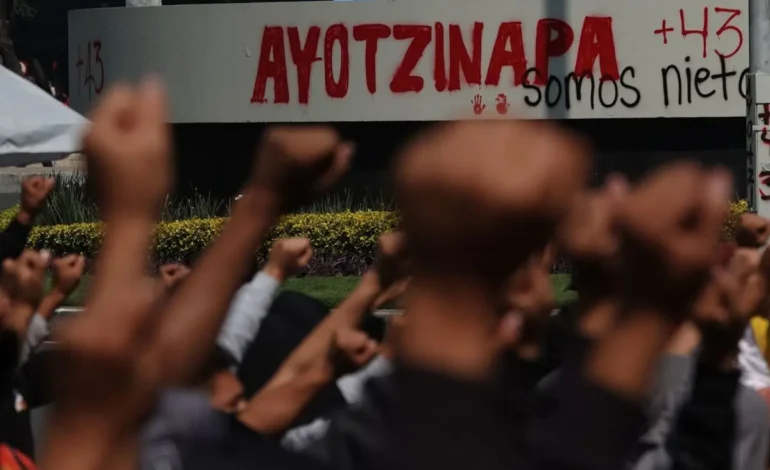 Múltiples detenidos tras la muerte de normalista de Ayotzinapa a manos de la policía