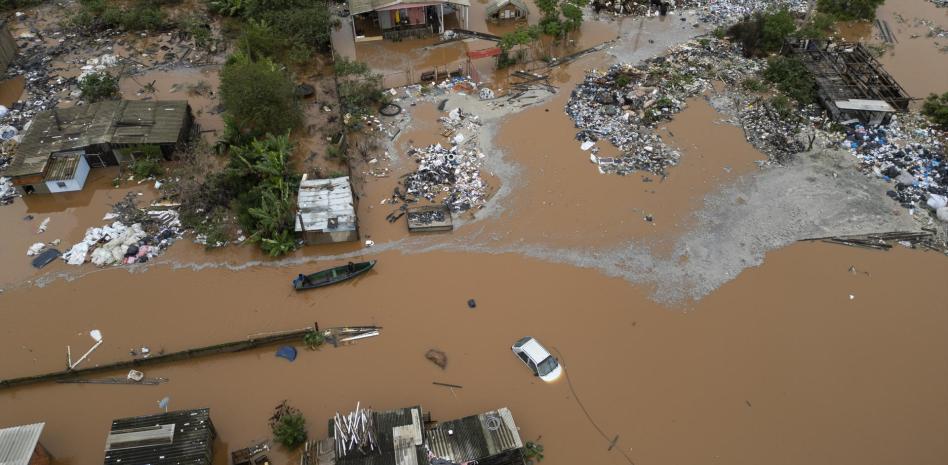 Aeropuerto de Porto Alegre puede seguir cerrado hasta fin de mes por inundaciones